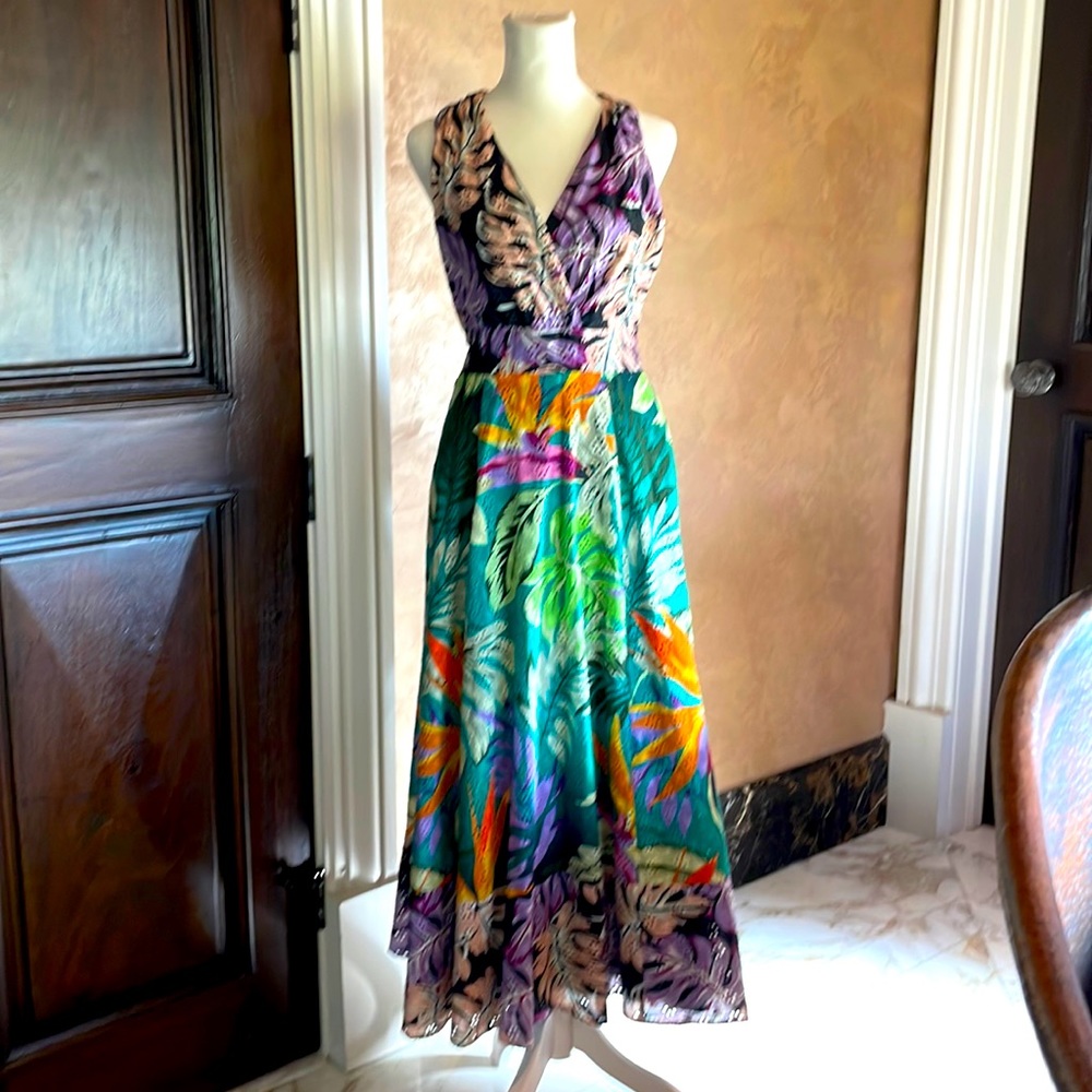 Perfect spring or summer dress. Cotton fabric.floral print is amazing